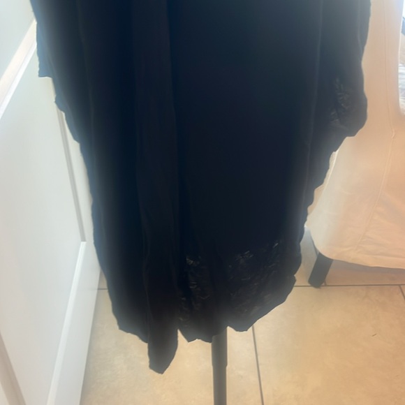 Comfy black long sleeve handkerchief boatneck top size Medium - Picture 3 of 5